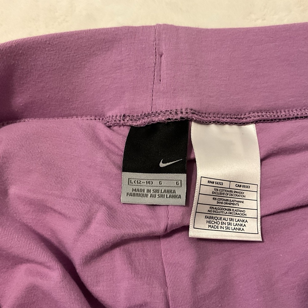 Nike Women's Dri-FIT Training Shorts & Lilac Purple Size L (12-14) Youth - Picture 3 of 3
